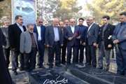 حضور دکتر سعیدی مدیر کل دامپزشکی استان سمنان در گلزار شهدای شهرستان سرخه واحترام به مقام شامخ شهدا وحضوربر مزار والدین رئیس جمهور 15 بهمن 96