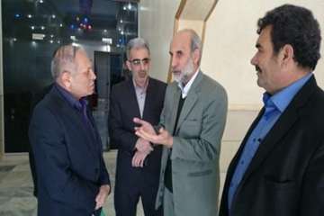 پرسش وپاسخ دکترخلج ریاست محترم دامپزشکی کشوربا واحدهای تولیدکننده فارمهای تخم گذاروگوشتی درهمایش صنع