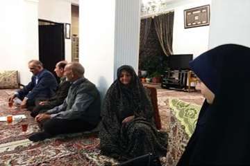 دیدار دکتر سعیدی مدیرکل محترم دامپزشکی استان سمنان به اتفاق هیئت همراه با خانواده شهید والامقام حسین