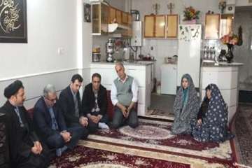 دیدارمدیرکل دامپزشکی استان سمنان به اتفاق هیئت همراه از خانواده محترم شهید سید علی حسینی مدافع حرم ب