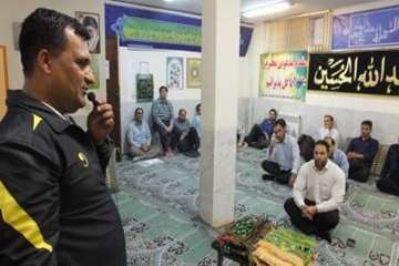 حضور دوچرخه سوار حامل پیام وپرچم متبرک شده عتبات وعالیات مزین به تمثال مبارک شهدادر اداره کل دامپزشک