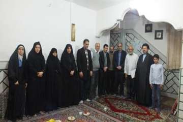 دیدارمدیرکل دامپزشکی استان سمنان به اتفاق هیئت همراه از خانواده محترم جانباز قیومی  به مناسبت دهه فج