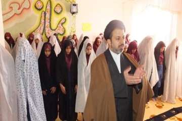 حضورامام جماعت اداره کل دامپزشکی استان سمنان جهت برپایی نماز جماعت دردبیرستان دخترانه سمیه سمنان 17/