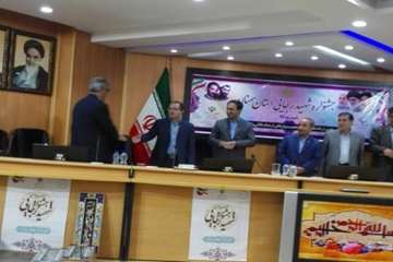 دریافت لوح تقدیردکتر سعیدی مدیرکل محترم دامپزشکی استان سمنان  از استاندار سمنان جهت کسب عنوان دستگاه