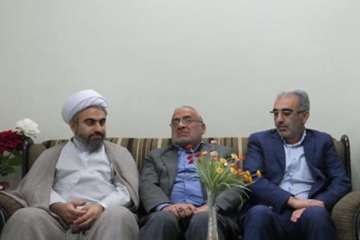دیداردکتر سعیدی مدیرکل محترم دامپزشکی استان سمنان به اتفاق هیئت همراه از خانواده معظم شهید دانشگر به