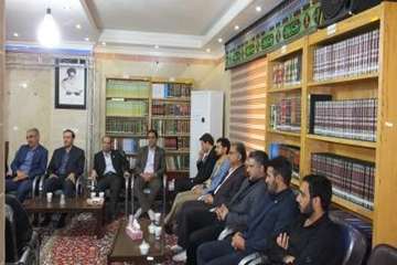 دیدار مدیرکل دامپزشکی و پرسنل اداره کل دامپزشکی استان به مناسبت روز ملی دامپزشکی با نماینده ولی فقیه