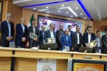دریافت لوح تقدیردکتر سعیدی مدیرکل محترم دامپزشکی استان سمنان  از استاندار سمنان جهت کسب عنوان دستگاه