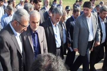 بازدید وزیر جهادکشاورزی و استاندار سمنان و رئیس سازمان دامپزشکی کشور از مزرعه شتر ایرانی سمنان