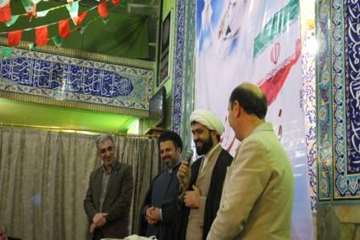 حضورکاروان انقلاب اداره کل دامپزشکی استان سمنان به مناسبت ایام ا.. دهه فجردرمسجد روستای خیرآبادسمنان
