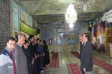 تجدید میثاق با شهیدان پرسنل دامپزشکی استان سمنان به مناسبت دهه مبارک فجر گلزارشهداس سمنان مام زاده ی