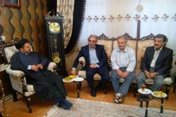 دیدارمدیرکل دامپزشکی استان سمنان  به اتفاق هیئت همراه با خانواده آقای نادعلیان  همکاربازنشسته  به من