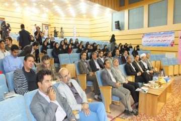 سخنرانی دکتر سعیدی مدیر کل دامپزشکی استان درمراسم بزرگداشت روز ملی دامپزشکی در محل دانشکده دامپزشکی 