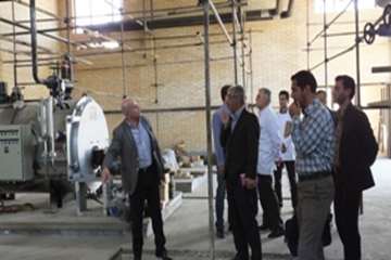 بازدیددکترمحمدسعیدی مدیرکل دامپزشکی استان سمنان ازکارخانه دارویی دامی ایران درشهرستان گرمساراردیبهشت