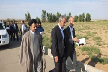 بازدید وزیر جهادکشاورزی و استاندار سمنان و رئیس سازمان دامپزشکی کشور از مزرعه شتر ایرانی سمنان
