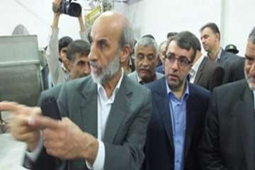 بازدید وزیر جهادکشاورزی واستاندارسمنان ورئیس سازمان دامپزشگی کشورازکشتارگاه طیورپرسپیدشهرستان گرمسار
