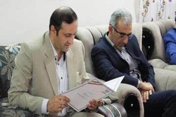 دیدارمدیرکل دامپزشکی استان سمنان  به اتفاق هیئت همراه باخانواده رزمنده نقی دوستمحمدی به مناسبت آزادس