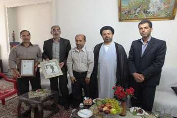 ملاقات مدیر کل و کارکنان دامپزشکی با خانواده معظم شهدا