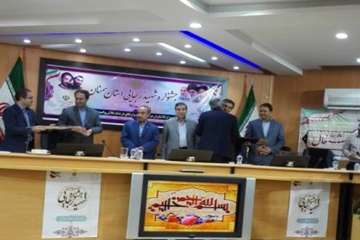دریافت لوح تقدیردکتر سعیدی مدیرکل محترم دامپزشکی استان سمنان  از استاندار سمنان جهت کسب عنوان دستگاه