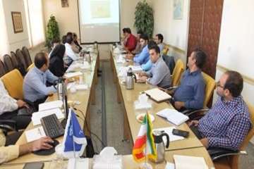 دوره آموزشی بهداشت وبیماریهای زنبور عسل باحضورکارشناسان طیور،آبزیان وزنبور عسل ادارات دامپزشکی 31/5/