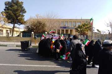 آلبوم شماره دو ایستگاه صلواتی اداره کل دامپزشکی استان سمنان درمسیر راهپیمایی 22 بهمن 96 شهرستان سمنا