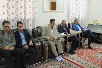 دیدارمدیرکل دامپزشکی استان سمنان  به اتفاق هیئت همراه باخانواده رزمنده نقی دوستمحمدی به مناسبت آزادس