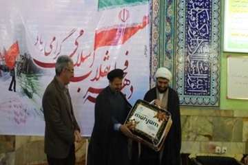 حضورکاروان انقلاب اداره کل دامپزشکی استان سمنان به مناسبت ایام ا.. دهه فجردرمسجد روستای خیرآبادسمنان