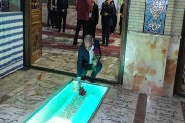 تجدید میثاق با شهیدان پرسنل دامپزشکی استان سمنان به مناسبت دهه مبارک فجر گلزارشهداس سمنان مام زاده ی