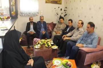 دیدار مدیرکل دامپزشکی استان سمنان به اتفاق هیئت همراه از خانواده ایثارگر بهمئی 