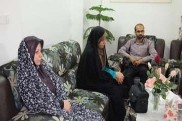 دیدارمدیرکل دامپزشکی استان سمنان  به اتفاق هیئت همراه باخانواده رزمنده نقی دوستمحمدی به مناسبت آزادس