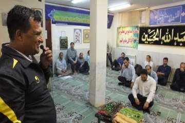 حضور دوچرخه سوار حامل پیام وپرچم متبرک شده عتبات وعالیات مزین به تمثال مبارک شهدادر اداره کل دامپزشک
