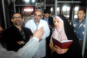 بازدید دکترسعیدی مدیرکل دامپزشکی استان به اتفاق دکترمهدوی نژادمدیرکل دفتردارو ودرمان سازمان دامپزشکی