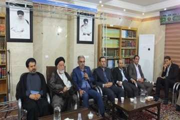 دیدار مدیرکل دامپزشکی و پرسنل اداره کل دامپزشکی استان به مناسبت روز ملی دامپزشکی با نماینده ولی فقیه