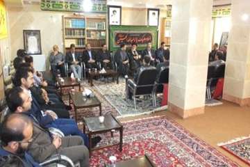 دیدارمدیر کل دامپزشکی استان با جمعی از پرسنل اداره کل دامپزشکی استان با ایت الله شاهچراغی نماینده ول