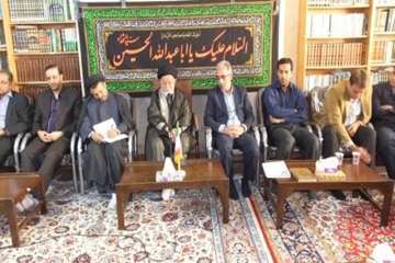 دیدارمدیر کل دامپزشکی استان با جمعی از پرسنل اداره کل دامپزشکی استان با ایت الله شاهچراغی نماینده ول