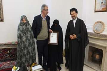دیدار مدیر کل دامپزشکی استان سمنان از خانواده شهید والامقام سعیدی در شهرستان مهدیشهر