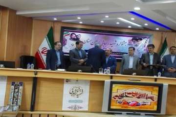 دریافت لوح تقدیردکتر سعیدی مدیرکل محترم دامپزشکی استان سمنان  از استاندار سمنان جهت کسب عنوان دستگاه