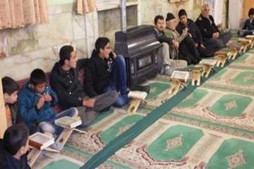 حضورکاروان انقلاب اداره کل دامپزشکی استان سمنان به مناسبت ایام ا.. دهه فجردرمسجد روستای خیرآبادسمنان