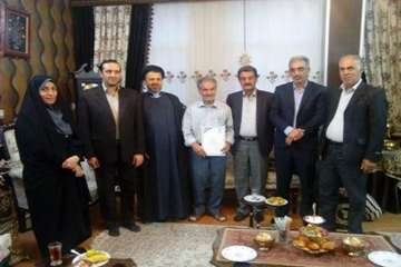 دیدارمدیرکل دامپزشکی استان سمنان  به اتفاق هیئت همراه با خانواده آقای نادعلیان  همکاربازنشسته  به من