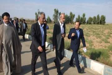بازدید وزیر جهادکشاورزی و استاندار سمنان و رئیس سازمان دامپزشکی کشور از مزرعه شتر ایرانی سمنان
