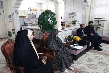 دیدار دکتر سعیدی مدیرکل محترم دامپزشکی استان سمنان به اتفاق هیئت همراه باخانواده شهید والامقام علی ا