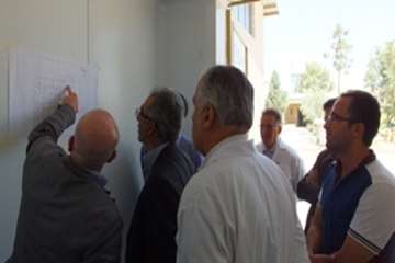 بازدیددکترمحمدسعیدی مدیرکل دامپزشکی استان سمنان ازکارخانه دارویی دامی ایران درشهرستان گرمساراردیبهشت