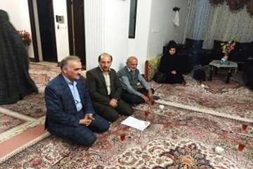 دیدار دکتر سعیدی مدیرکل محترم دامپزشکی استان سمنان به اتفاق هیئت همراه با خانواده شهید والامقام حسین