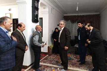 دیدار دکتر سعیدی مدیرکل محترم دامپزشکی استان سمنان به اتفاق هیئت همراه با خانواده شهید والامقام حسین