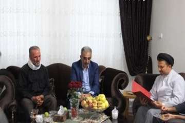 دیدارمدیرکل دامپزشکی استان سمنان  به اتفاق هیئت همراه با خانواده جانباز کندجی 4/7/95