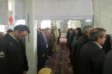 دیدار مردمی واقامه نماز جماعت ظهر وعصرمدیران دستگاه های اجرایی استان درمسجد جاوع شهرستان میامی 18بهم