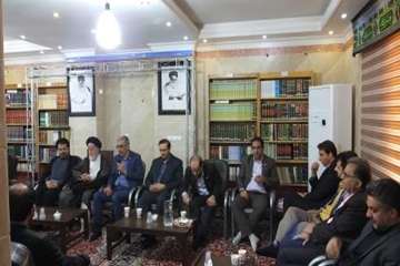 دیدار مدیرکل دامپزشکی و پرسنل اداره کل دامپزشکی استان به مناسبت روز ملی دامپزشکی با نماینده ولی فقیه