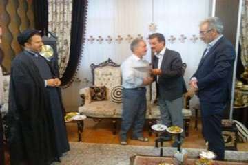 دیدارمدیرکل دامپزشکی استان سمنان  به اتفاق هیئت همراه با خانواده آقای نادعلیان  همکاربازنشسته  به من