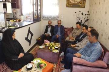 دیدار مدیرکل دامپزشکی استان سمنان به اتفاق هیئت همراه از خانواده ایثارگر بهمئی 