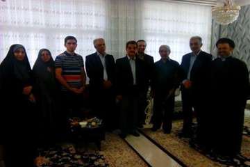 دیدارمدیرکل دامپزشکی استان سمنان  به اتفاق هیئت همراه با خانواده آقای رضوان بیدختی  همکاربازنشسته  ب