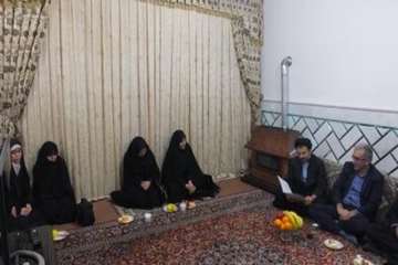دیدارمدیرکل دامپزشکی استان سمنان به اتفاق هیئت همراه از خانواده محترم جانباز قیومی  به مناسبت دهه فج